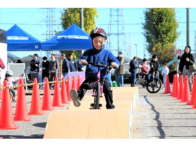 茶畑を貸切、富士山眺めペダル漕ぐ親子の休日