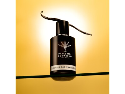ひと味違うバニラの香りをお探しの方に。《パルル モア ドゥ パルファム》から、新作「ルッキングフォー バニラ オードパルファム」が登場