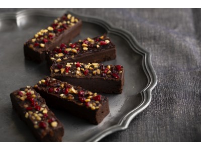 人気の濃厚チョコレートケーキ「青山散歩」に大人のためのプレミアムシリーズが登場！