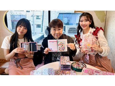 天童よしみがシール交換カフェ『しぇあぷく』一日店長に就任