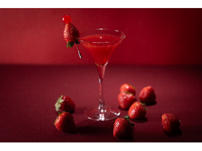 真っ赤な苺を贅沢に使用したロゼシャンパーニュのカクテル