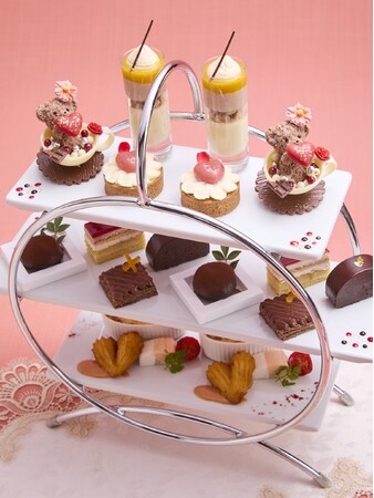 【ロイヤルパークホテル】ピンクとチョコで愛らしく華やかに「バレンタインアフタヌーンティー」を1/19より発売。