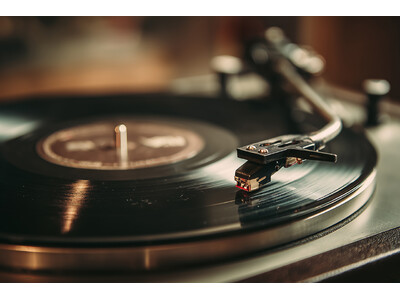 「出張 Bring Your Record Night」を開催。音楽をきっかけにホテルと街、人をつなぐ交...