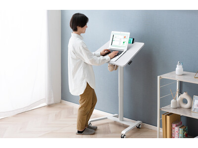 従来の昇降デスクがアップデートして登場!?新たに角度調整機能をプラスした“昇降デスク”を発売開始