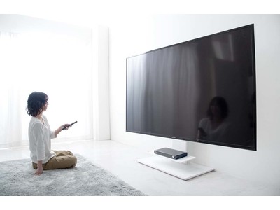「タンスのゲン」 90インチ対応の壁寄せテレビスタンド登場～大型テレビを引き立てるスマートな空間演出