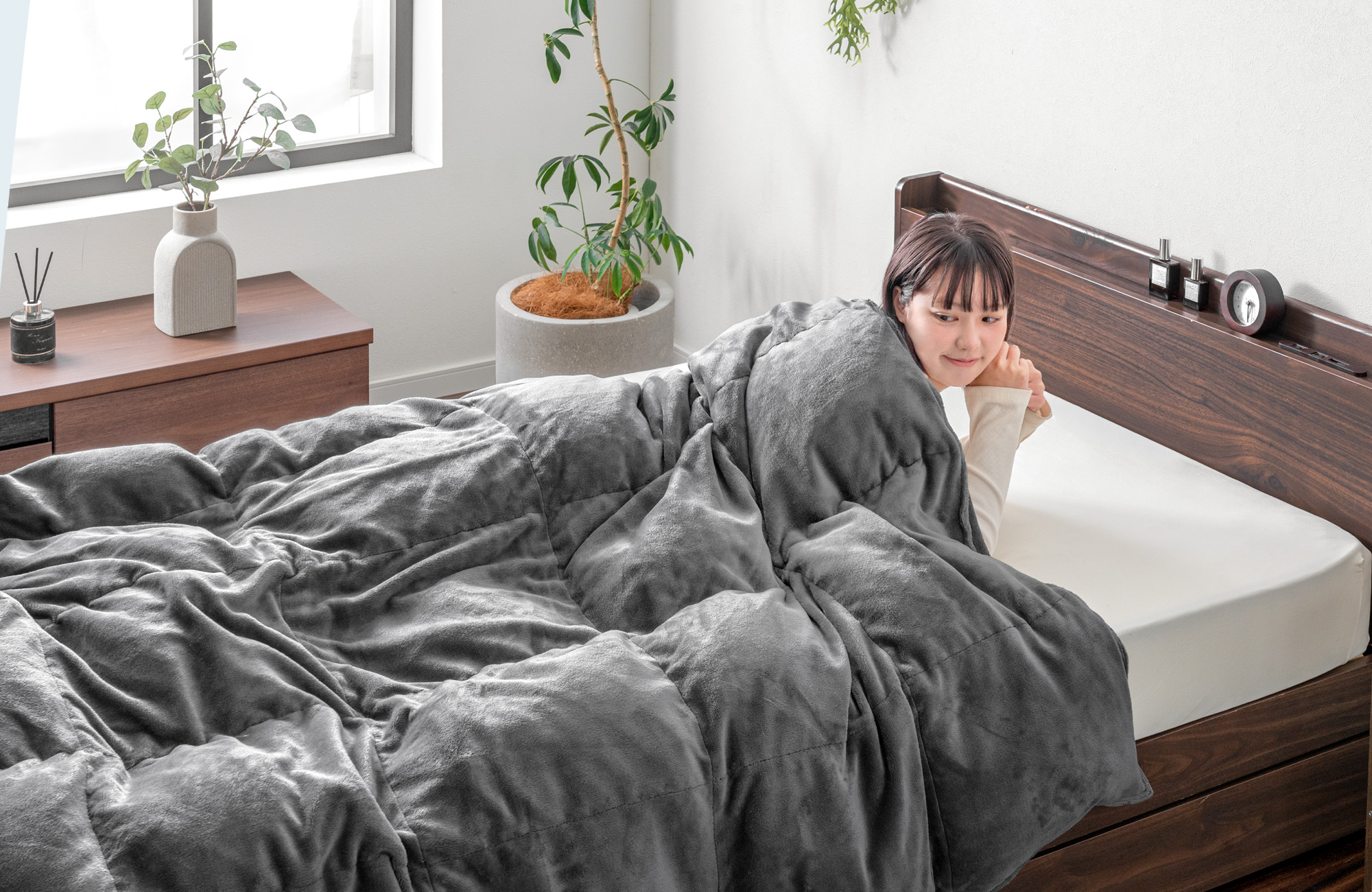 羽毛布団と毛布の“いいとこどり”『UMOFU』が登場！ふっくら軽い掛け心地と、なめらかな肌触りをこれ1枚で