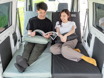 14段階リクライニング機能付きの3way車中泊マット発売！ベッド・カウチ・座椅子の3段活用で、テント泊にも使用可能。