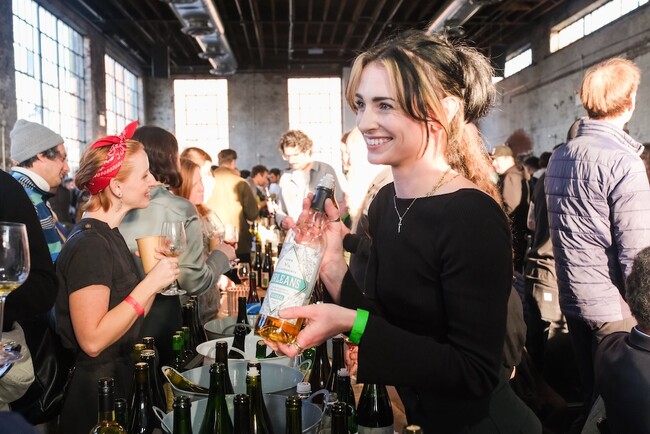 「RAW WINE TOKYO 2025」で出会える12種のワインが、TRANSIT WINE CELLARSのECで購入可能に。