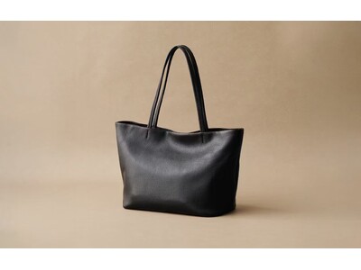 タイムレスな佇まいと、自由な表情。瀬戸内の”オリーブレザー”を贅沢に一枚革で使用した、「2wayトートバッグ」登場