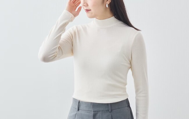 富山県の縫製工場とのコラボ。からだをやさしく包み込む、”シルク”を配合した極上カットソーが登場