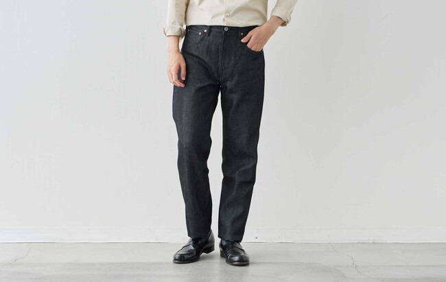 「リジッドジーンズ≠穿きにくい」を変える。「Light Jeans／ストレート」誕生