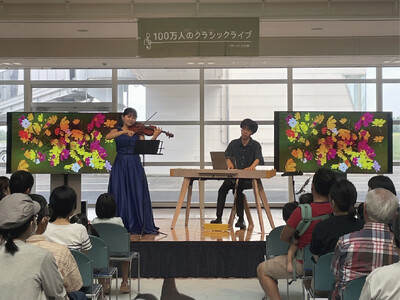 電子ピアノ“Privia”を鳥取砂丘コナン空港に寄贈