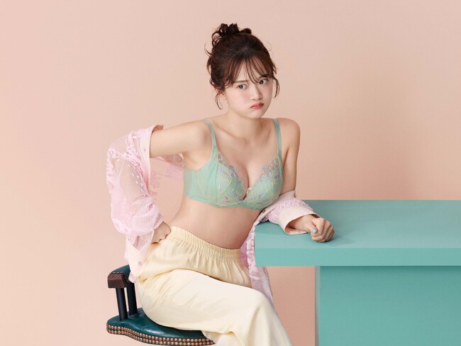 虹の女神が誘うファンタジックな世界へ「夢みるブラ(R)ノンワイヤー スリムライン」から優美なレースが織りなす新コレクション<Rainbow Veil>が登場