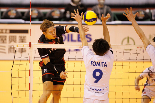 【バレー/Vリーグ】V1男子・JT広島、ジェイテクトが前日のリベンジを果たす。V1女子・KUROBE、岡山が上位チームに金星！