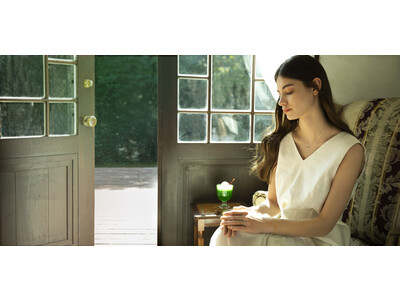 【ヴイエー ヴァンドーム青山】“クリームソーダ”モチーフの新作エメラルドジュエリー