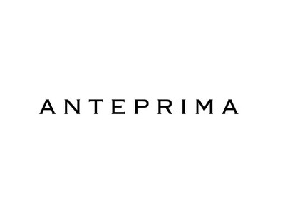 【ANTEPRIMA】ブランドアイコンのフィオーリ（花）をモチーフにした新作のネックレスなど、華やかなクリスマスコレクションが登場