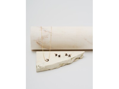 【PLUS VENDOME】アイコニックなMICROTATTOOコレクションより、2025年秋冬の新作ジュエリーが登場