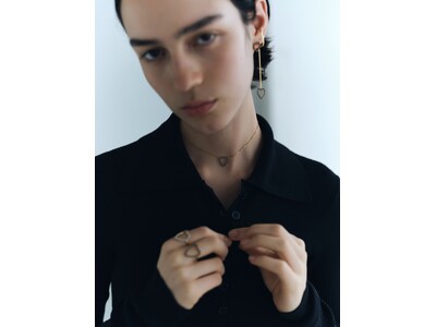 【PLUS VENDOME】極細の線でハートを描くタトゥーモチーフのジュエリーに、ネックレスとイヤーカフが新しく仲間入り
