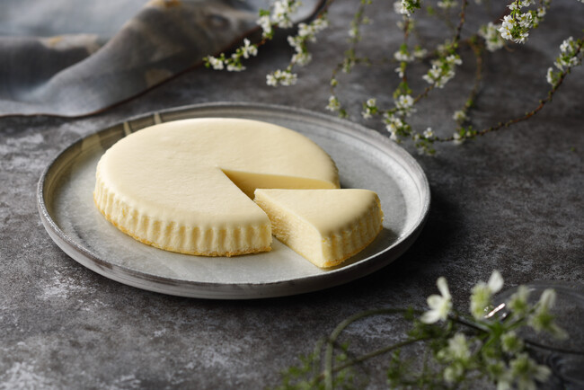 【チーズガーデン】昨年ご好評いただいた“白いベイクドチーズケーキ”が今…