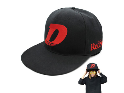 大きすぎる新商品・・・！『頭文字D』BIG CAP が「大阪オートメッセ2026」で販売決定！