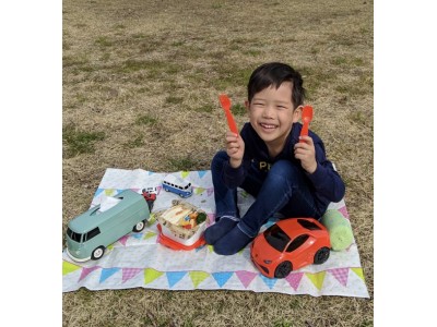 車型の弁当箱ランボルギーニ　ウラカンが４月に新発売！正に形状と走り重視。男の子の五感を最大限刺激します。CAMSHOP.JPより先行予約開始！