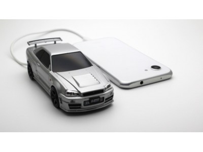 日産スカイラインGT-R R34型　完売中のモバイルバッテリーが遂に再入荷　専用ポーチ付属でリニューアル