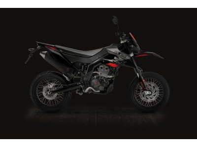 アプリリアの本格派125ccモタード『SX 125』を発売