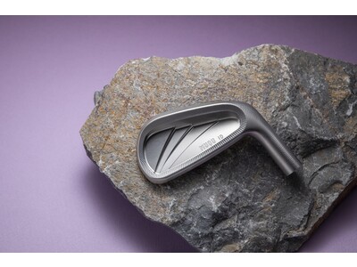 日本の匠が金属の塊からクラブヘッドを削り出すMUQU、新型ゴルフアイアン「Industry  Design」発売