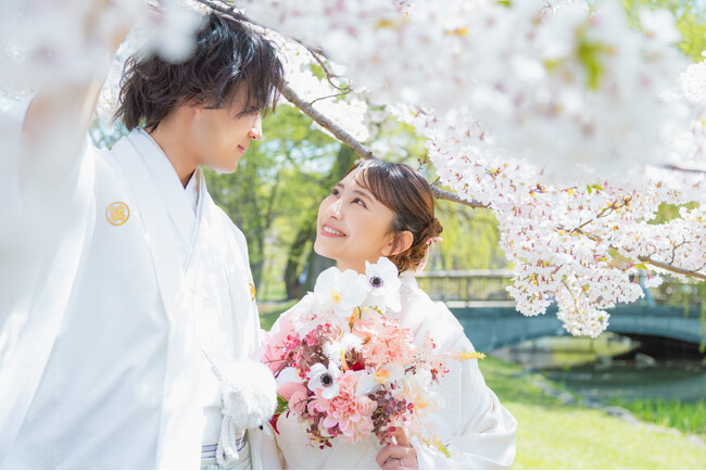 満開に咲きほこる桜とふたりの笑顔。札幌中島公園で叶える桜ロケーションウエディングフォト