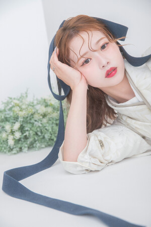 "余白で魅せる"minimalなnew style。卒業袴をファッショナブルにスタイリングした新ビジュアルが登場。