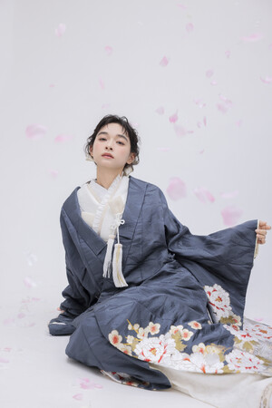 【New arrival】儚げで高貴な雰囲気を纏った色打掛"藍牡丹"のNewビジュアルのご紹介。