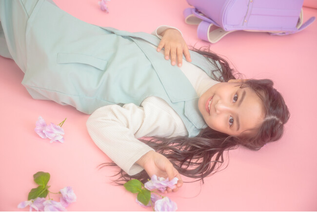 入学は大人への第一歩。キュートもクールも叶えたい、自分らしい“今”を映して。写真工房ぱれっと函館北斗店に入学記念写真の新ビジュアルが登場。