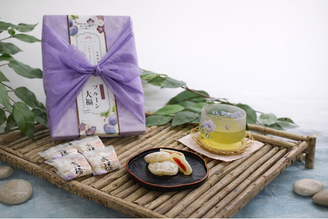 プルーン収穫量日本一の長野県の佐久地域から誕生。佐久市産プルーンの濃厚な甘みを生かした「プルーン大福」