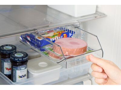 冷蔵庫の探し物を減らす。KEYUCAが棚下のデッドスペースを活用し、小分け食品の定位置をつくる「冷蔵庫棚...