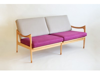 北欧デザインの巨匠、フィン・ユールの家具を彷彿とさせる美しい肘掛けが印象的。京都の家具店enstol（エンストル）の新作ソファ「journey sofa 2P wide」、販売スタート。
