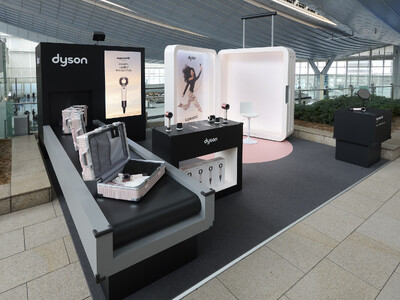 ダイソンビューティー、「Dyson Supersonic(TM) Travelヘアドライヤー」発売を記念し、羽田空港でポップアップイベントを開催