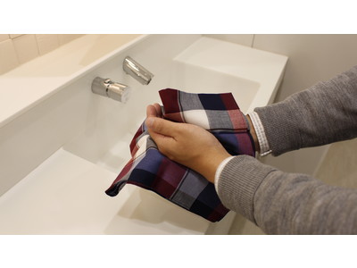 洗濯後も効果が持続　創業 140 余年のハンカチーフ会社が作った　抗ウイルスハンカチーフ新発売　　　　　　　