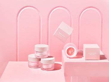 MEGBABYが手がける自由な発想のビューティブランド〈mgb skin〉から、シカ+ペプチドの掛け合わせで敏感肌にも積極的なエイジングケア*を叶えるクリームと