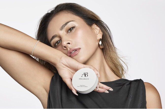 女神のオーラをまとった美しい肌へ。MALIA.完全プロデュースのスキンケアブランド〈ANELA BEAUTY(アネラビューティー)〉からハイカバーと軽やかさを兼ね備えた高密着スキンケアクッションが登場