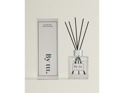 本田翼がフルプロデュース！〈By ttt.（バイティースリー）〉から初のライフスタイルアイテム「MY DAY OFF ROOM DIFFUSER」が1月26日(月)20時より新発売。