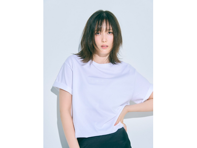 本田翼がフルプロデュース！〈By ttt.（バイティースリー）〉より2周年を記念したアパレルアイテム「Original ttt. Tee」を4月23日(木)18時から発売。