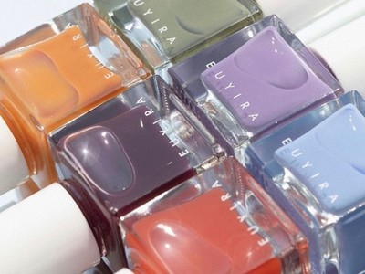 韓国発・敏感肌用コスメティックブランド「ユイラ」より「ブラッシングネイルカラー」が誕生。透明感のある輝きを持つ、トレンドライクな 3 カラーが待望の日本上陸！