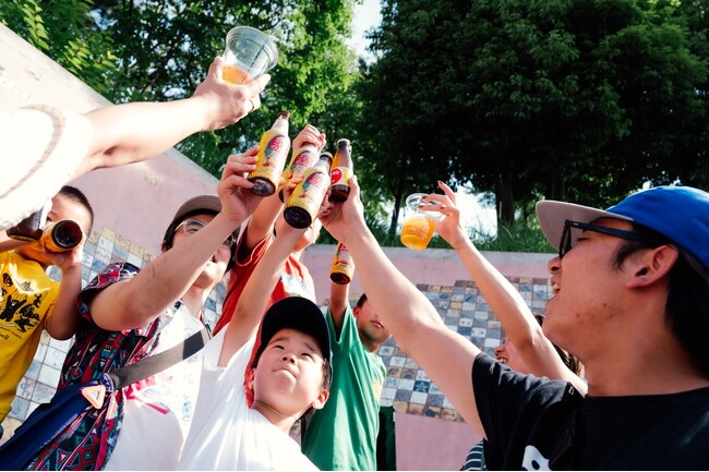 子どもも大人も多世代で乾杯！狭山市駅前が幻想的な空間に。