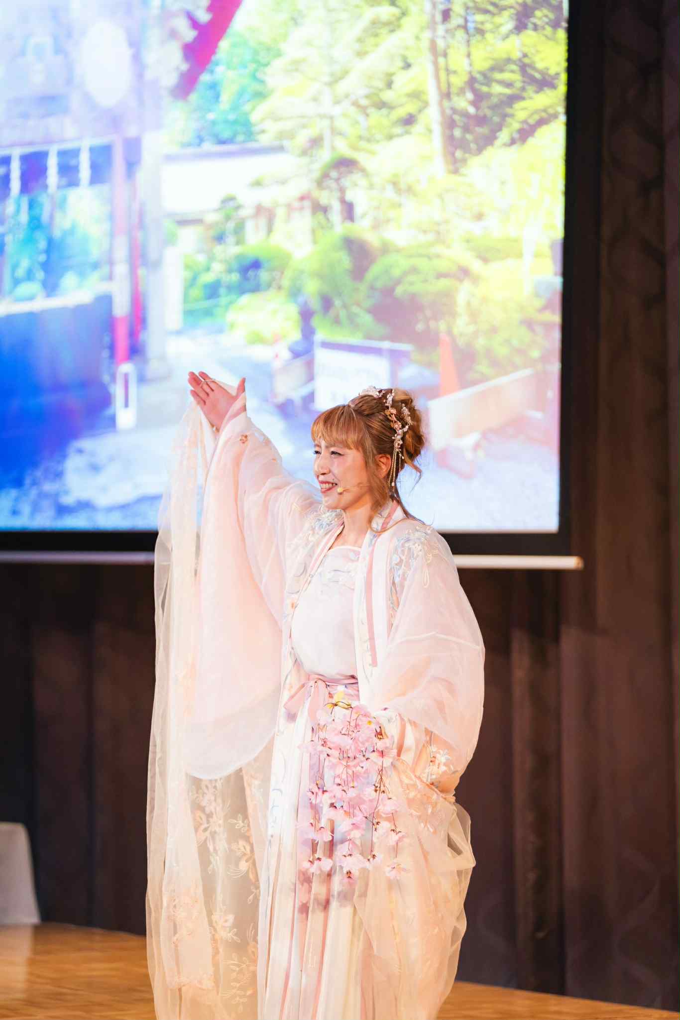 桜田真亜沙氏×ヤオヨロ塾オンライン対談「なぜ、今 女性が目覚める時なのか？」開催レポート