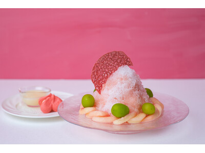 【頭がキーンとしにくい信州深層純氷で作るかき氷・夏の第二弾】季節の移ろいを味わうように、フルーツの魅力を重ねたご褒美デザート「桃×シャインマスカット～Wフルーツかき氷～」