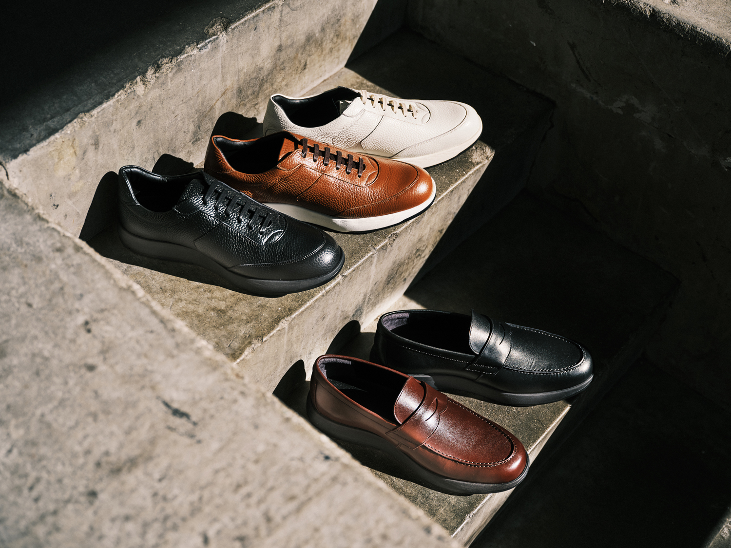 ASICS Walking「RUNWALK」シリーズからスーツスタイルにも合う…