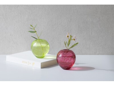 津軽びいどろ　りんごをかたどった一輪挿し　11月13日(木)より直営店先行販売
