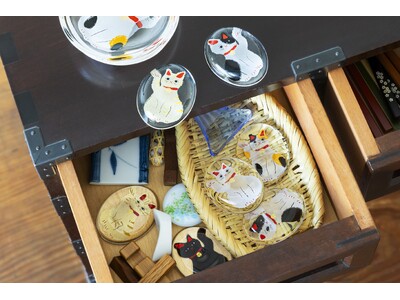 "福を招く猫"のガラス箸置き 「めでたmono招き猫 箸置き」 4月10日発売