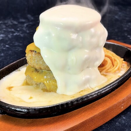 この冬、チーズの海に包まれませんか?チーズヴェールハンバーグが登場!