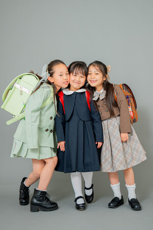 【入学入園の記念に】カメラマンがいないから子供が泣かない。ファミリー専門セルフフォトスタジオ「INAI LIFE」が期間限定予約受付開始